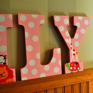 hand painted letters lily2_3